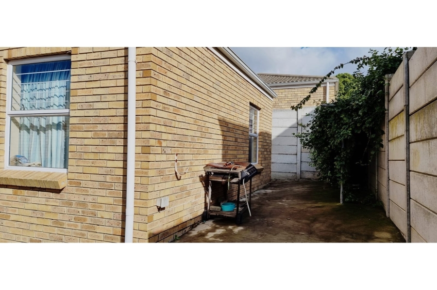 To Let 3 Bedroom Property for Rent in Normandie Western Cape
